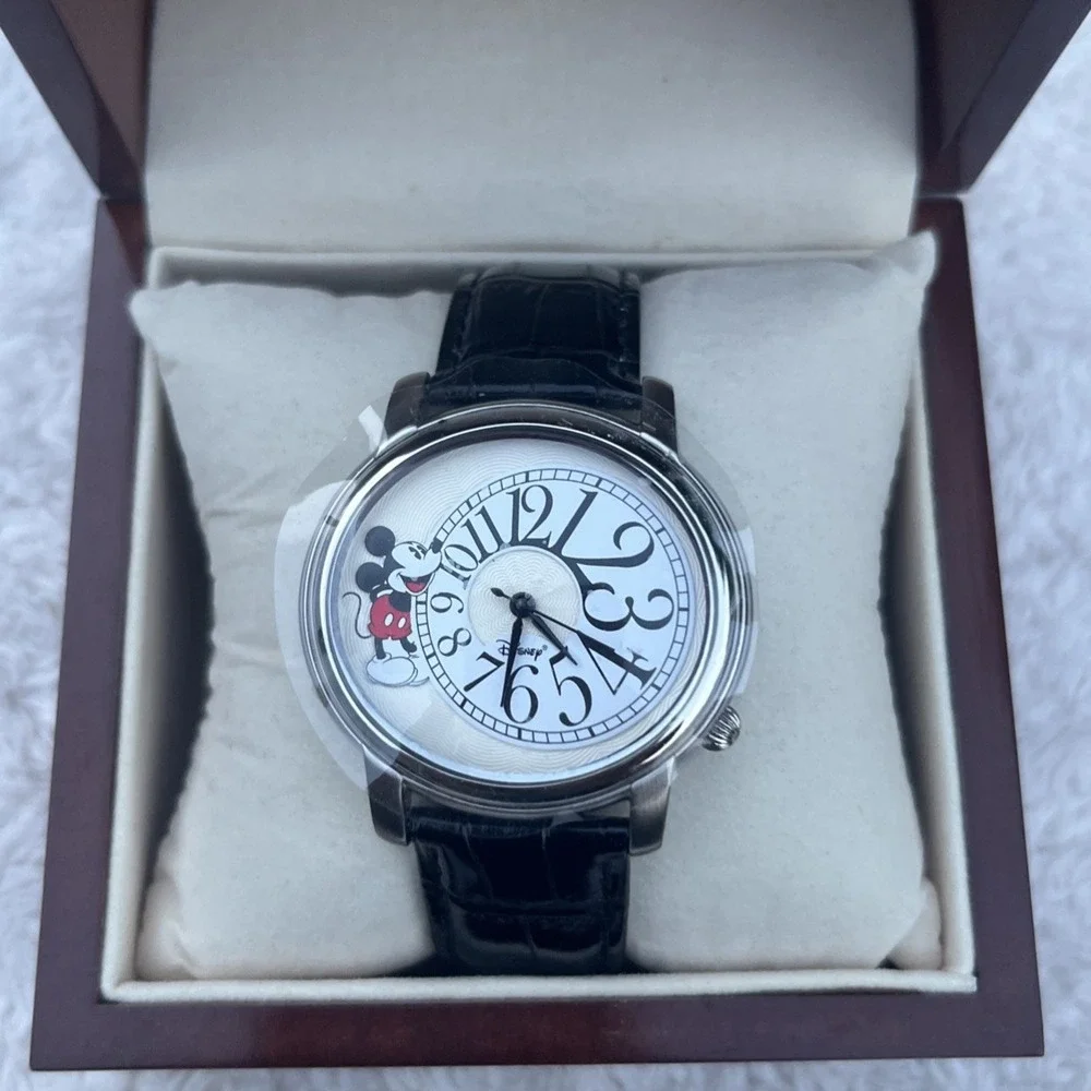 RARE Limited Edition Disney Mickey Mouse 2006 Shareholders Watch with Wood Case